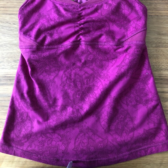 Two Lululemon Tank sz 4 scoop neck and sweetheart - Picture 6 of 8